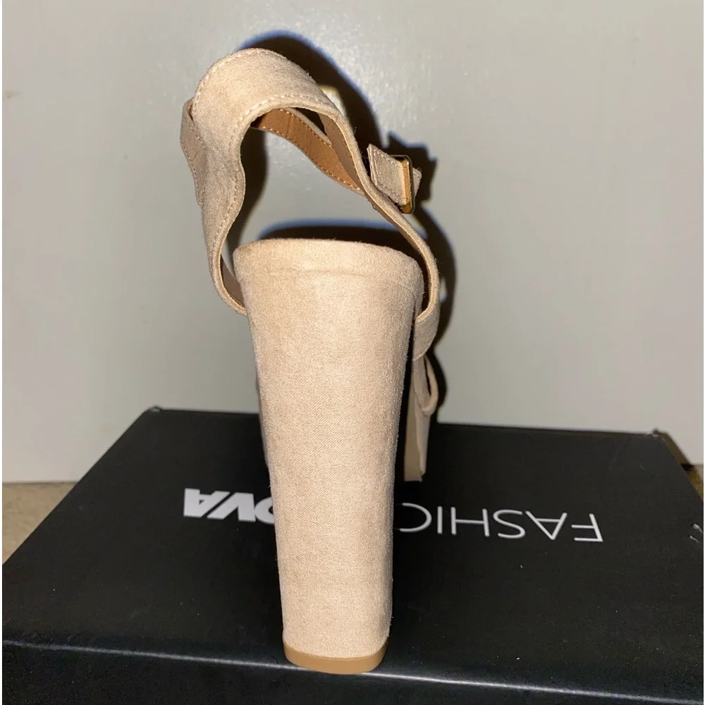 heels - Picture 8 of 11